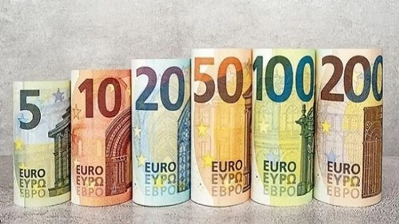 تراجع أسعار الصرف في البنوك والسوق الحرة وسط مؤشرات بتغيرات اقتصادية جديدة